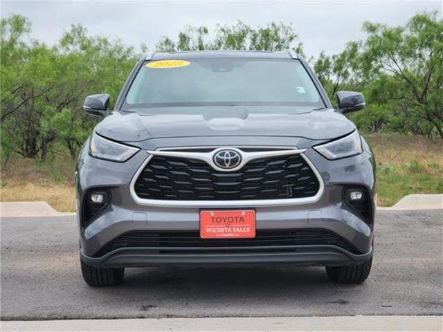 Used 2023 Toyota Highlander XLE with VIN 5TDKDRAH9PS027369 for sale in Wichita Falls, TX