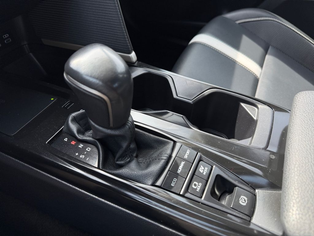 2025 Toyota Camry SE - Photo 35