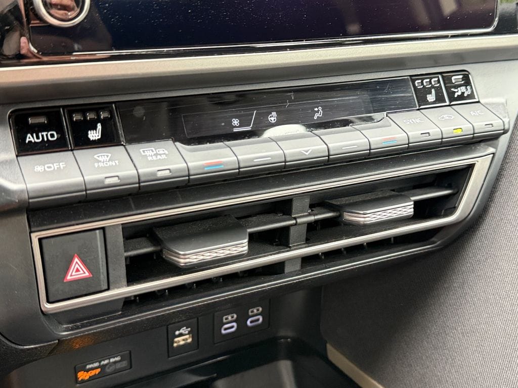 2025 Toyota Camry LE - Photo 35