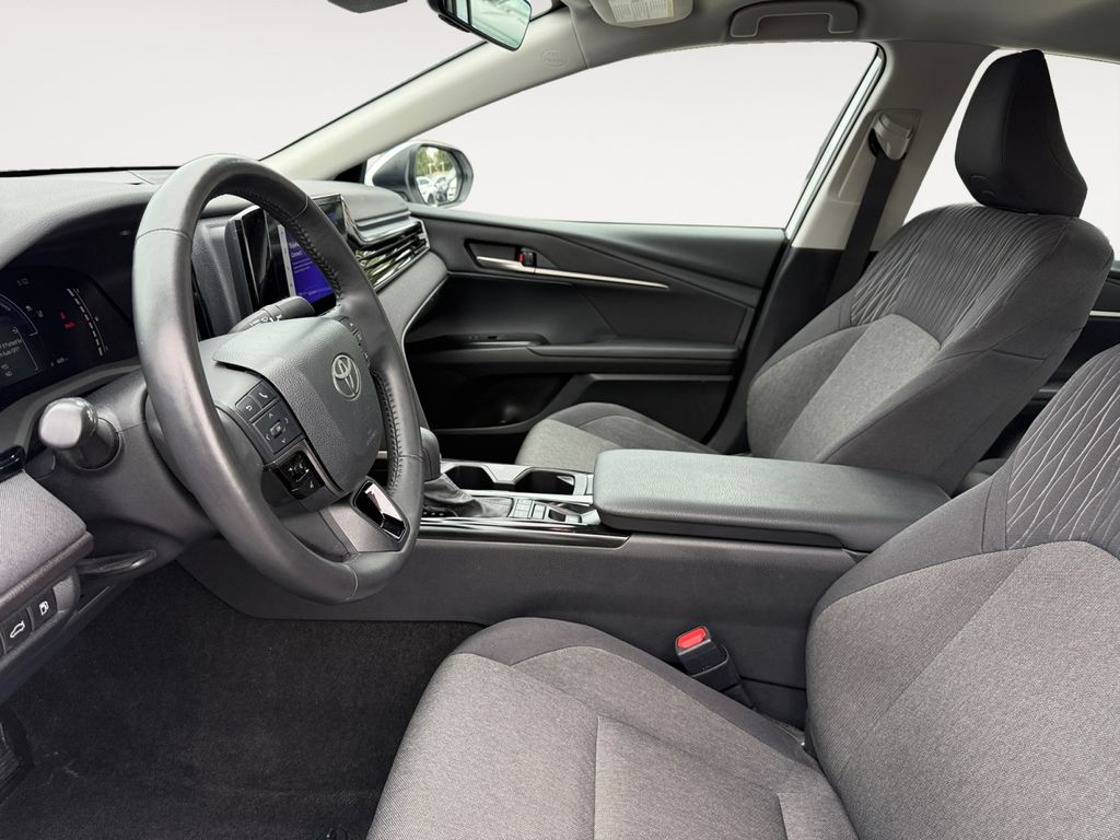 2025 Toyota Camry LE - Photo 9