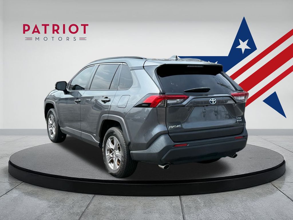 2022 Toyota RAV4 Hybrid XLE photo 3