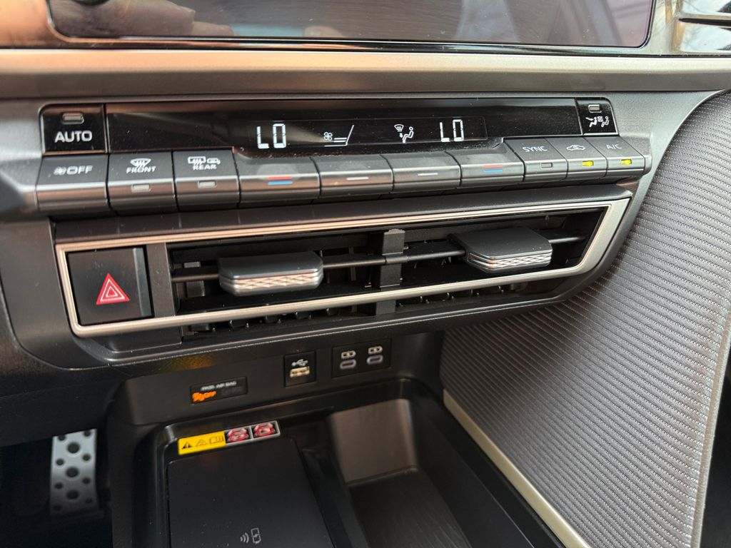 2025 Toyota Camry SE - Photo 33