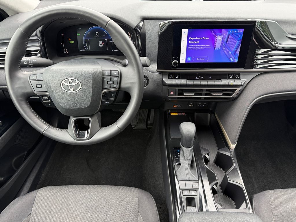 2025 Toyota Camry LE - Photo 10