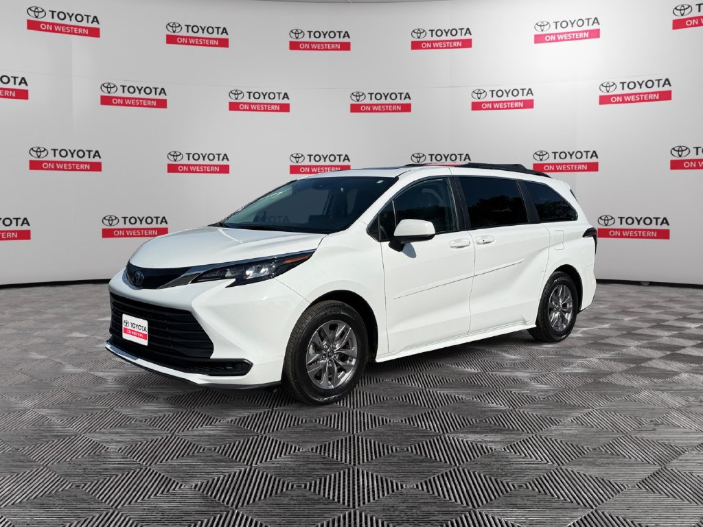 2024 Toyota Sienna LE