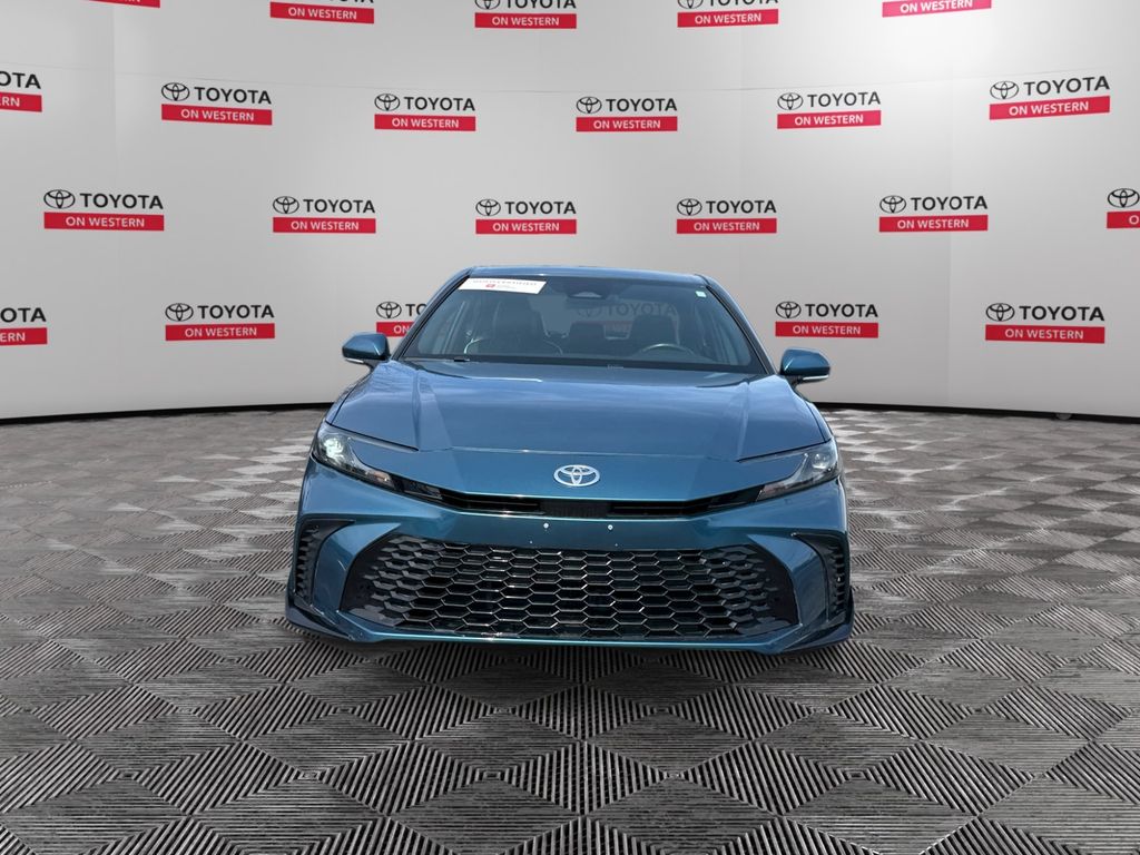 2025 Toyota Camry SE - Photo 8