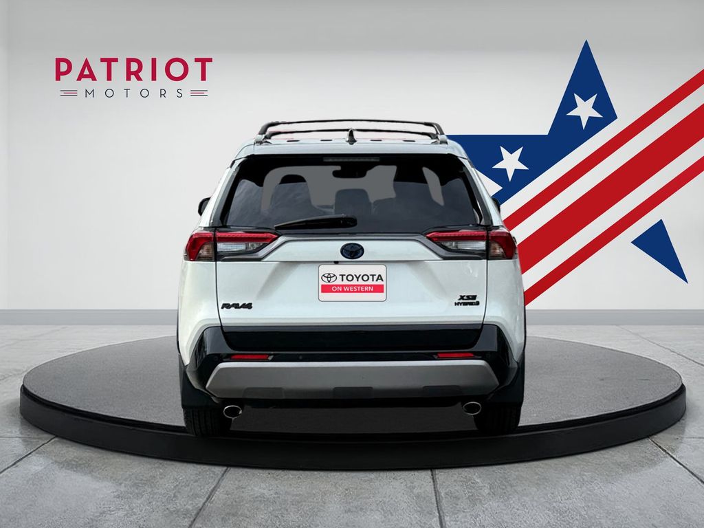 2022 Toyota RAV4 Hybrid XSE photo 4