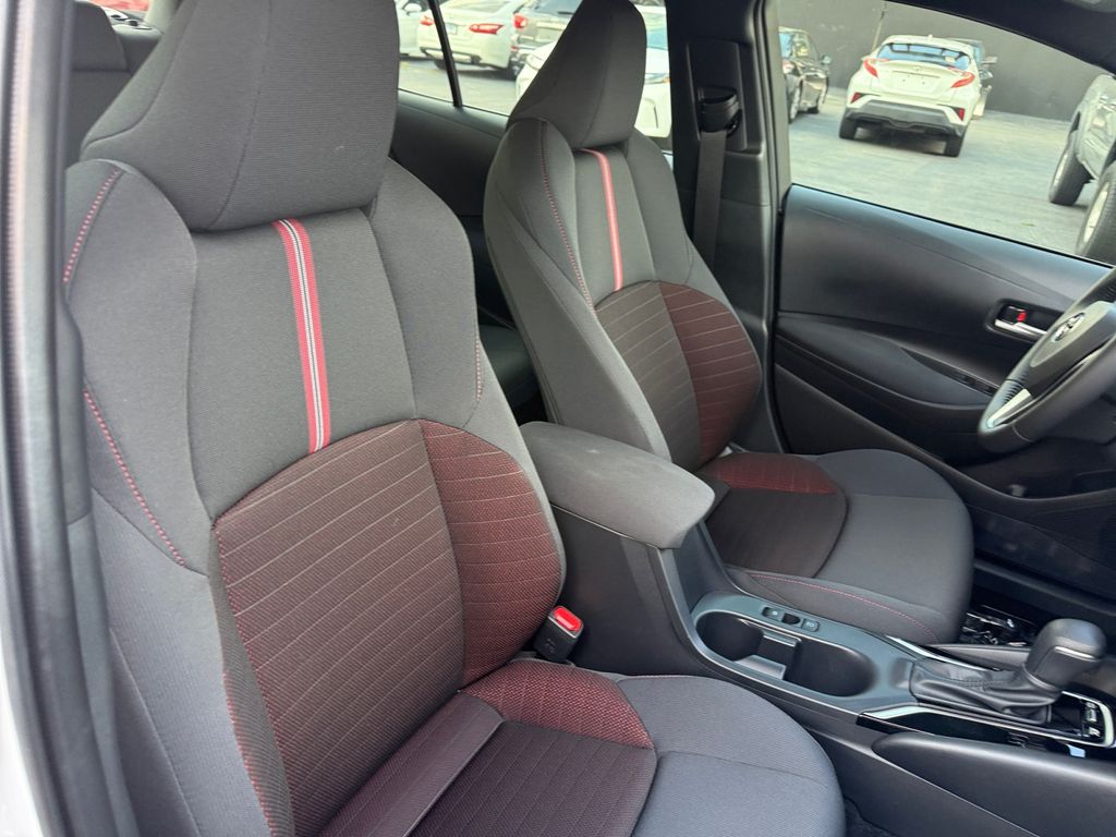 2026 Toyota Corolla SE - Photo 18