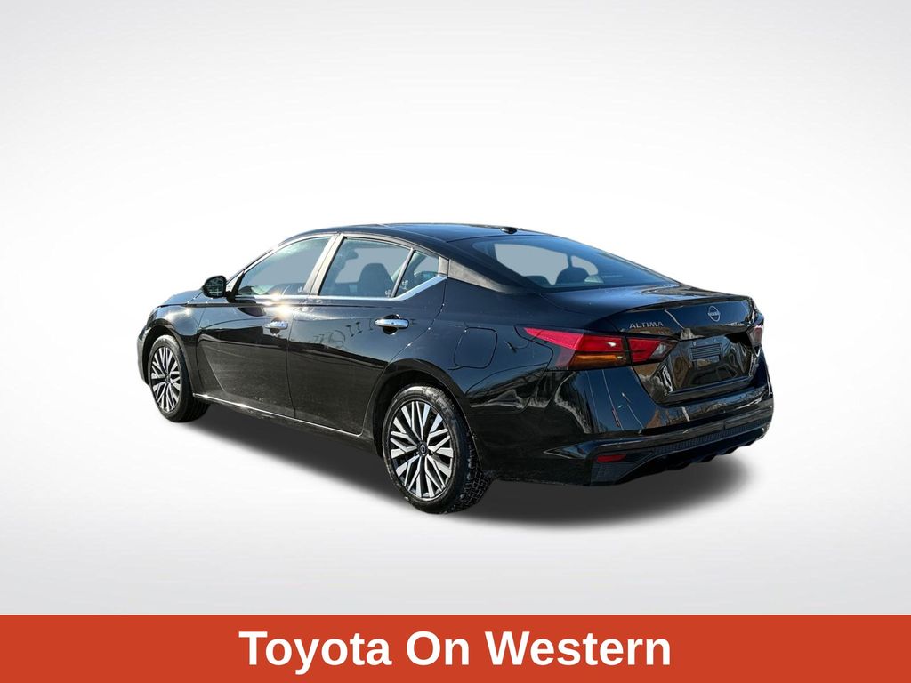 2024 Nissan Altima 2.5 SV photo 3