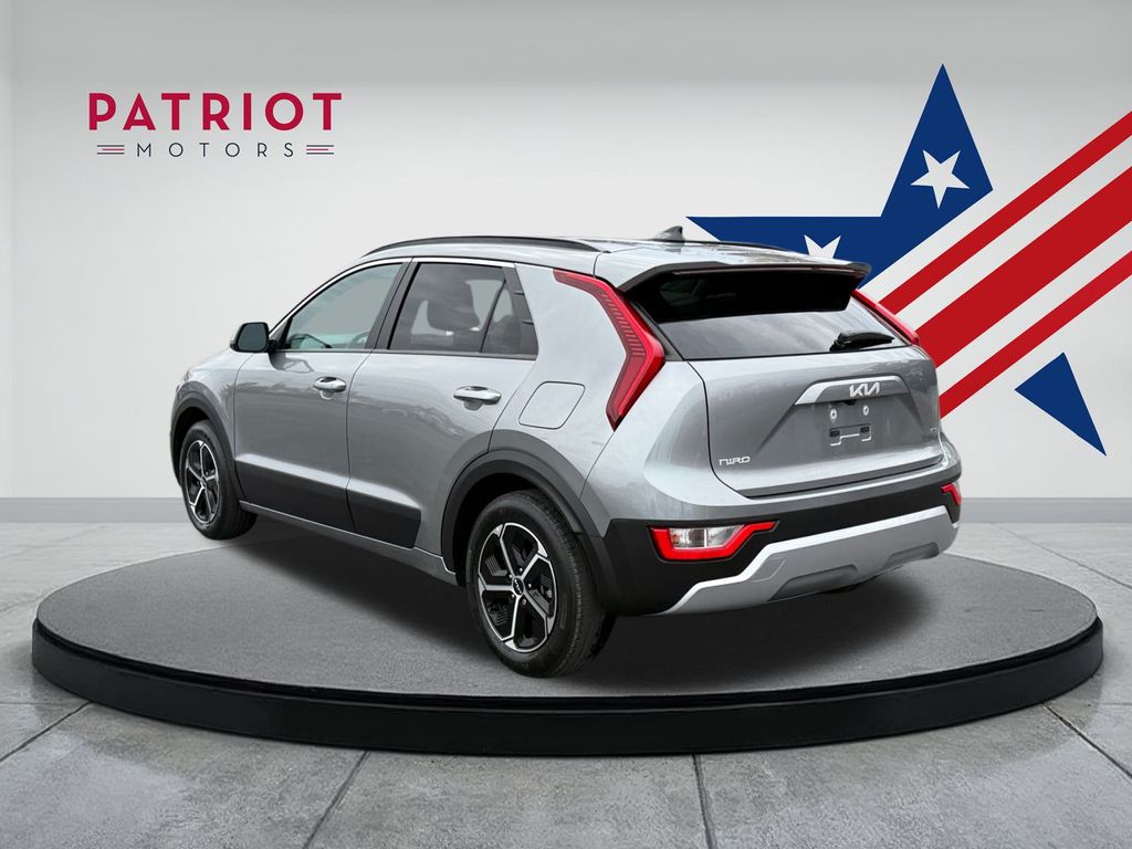 2024 Kia Niro LX photo 3