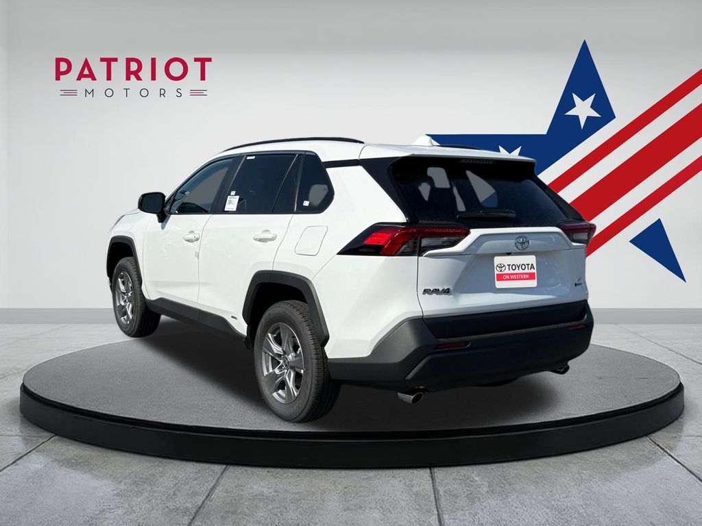 2025 Toyota RAV4 Hybrid LE photo 3