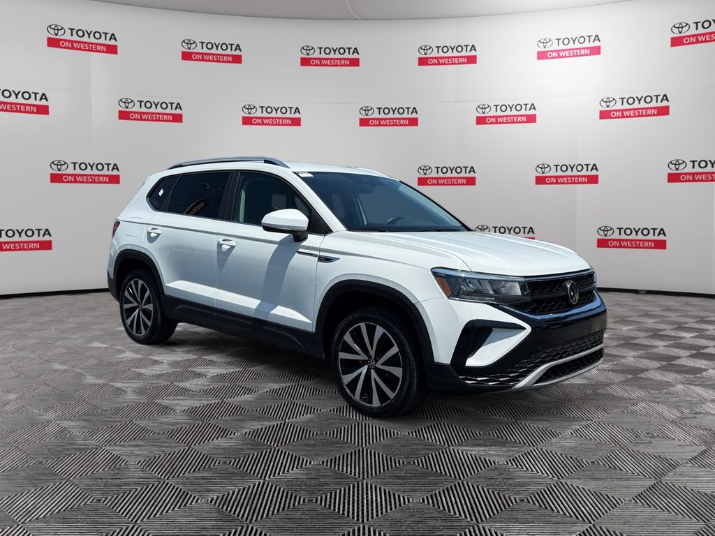 2024 Volkswagen Taos 1.5T SE's photo