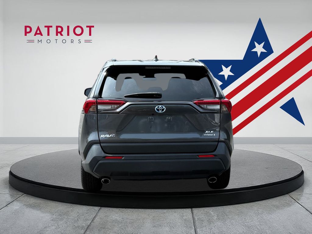 2022 Toyota RAV4 Hybrid XLE photo 4
