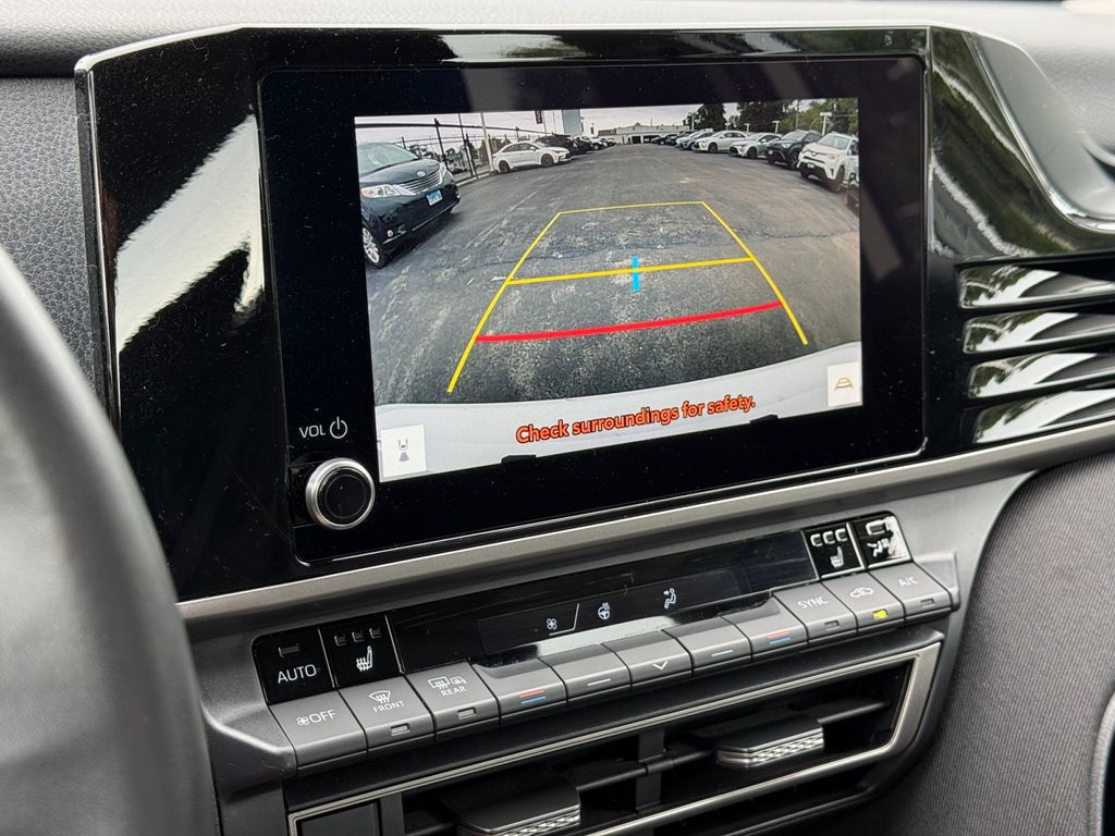 2025 Toyota Camry LE - Photo 34