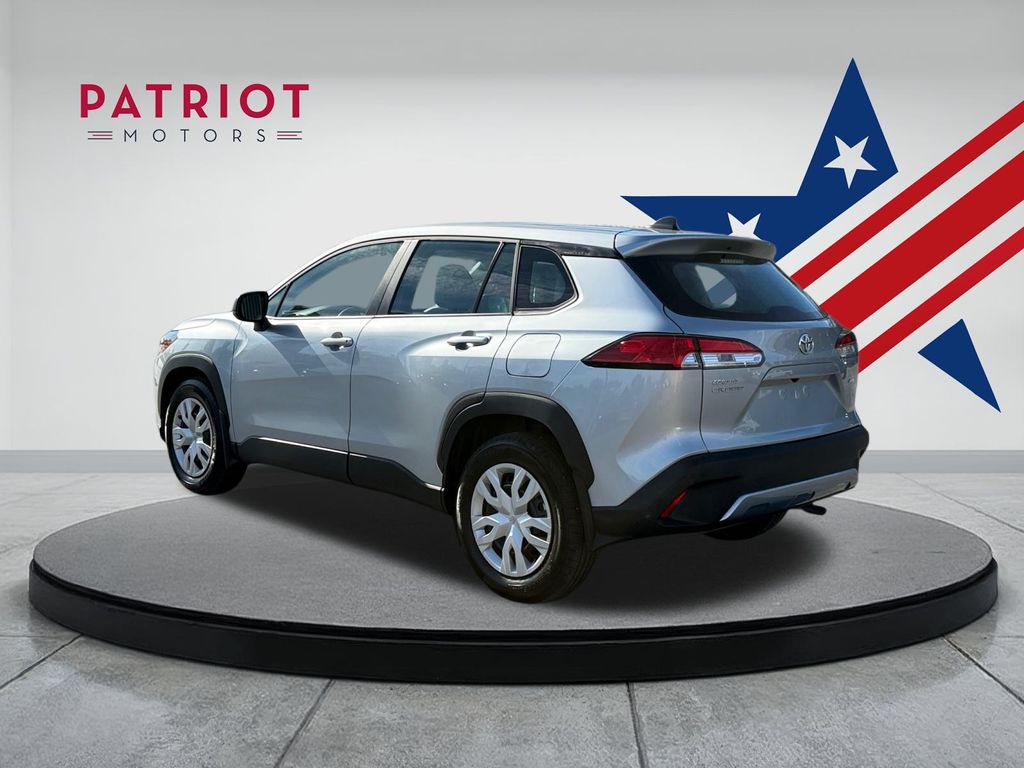 2025 Toyota Corolla Cross L photo 3
