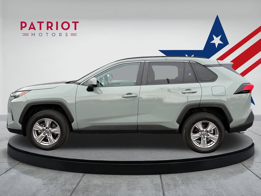 2023 Toyota RAV4 XLE photo 2