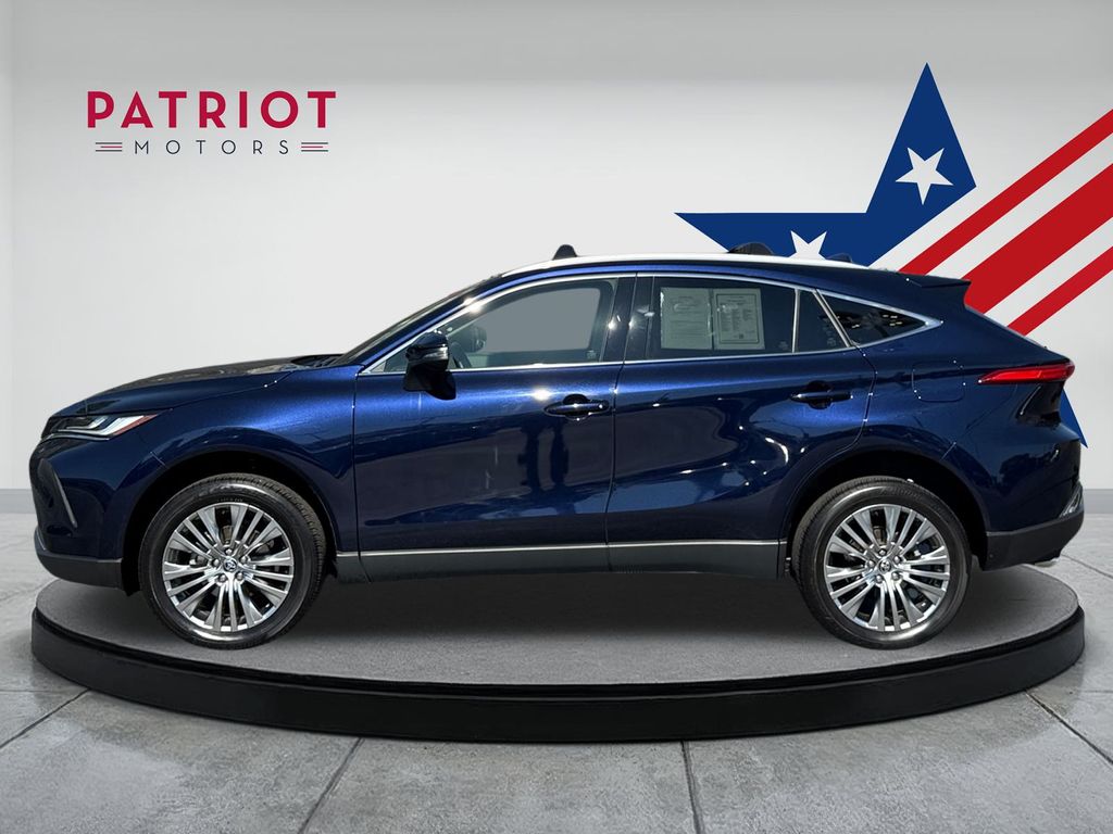 2022 Toyota Venza XLE photo 2