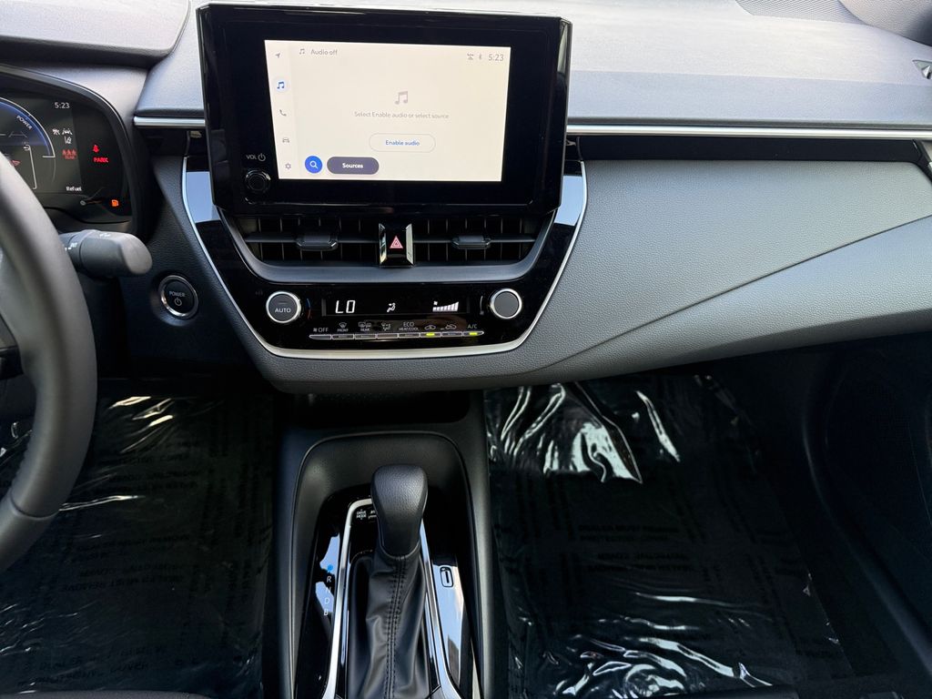 2026 Toyota Corolla SE - Photo 11