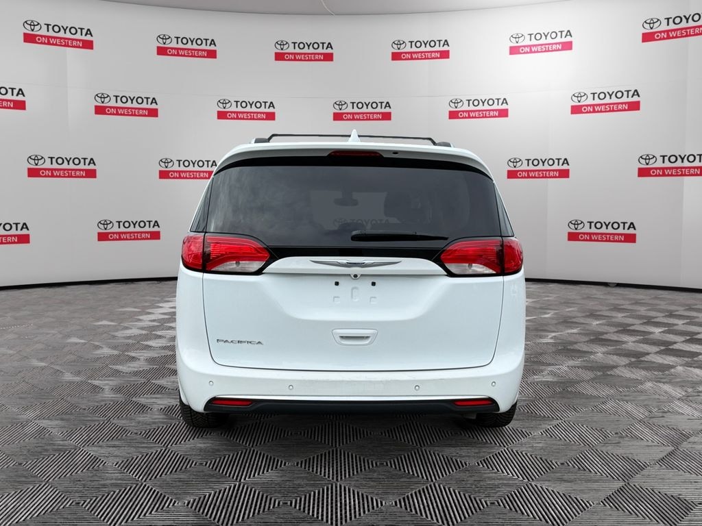 Used 2019 Chrysler Pacifica Touring L Minivan/Van