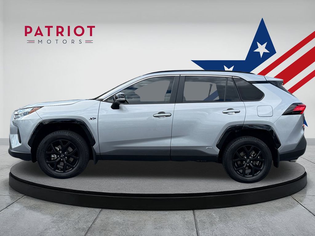 2024 Toyota RAV4 Hybrid XLE photo 2