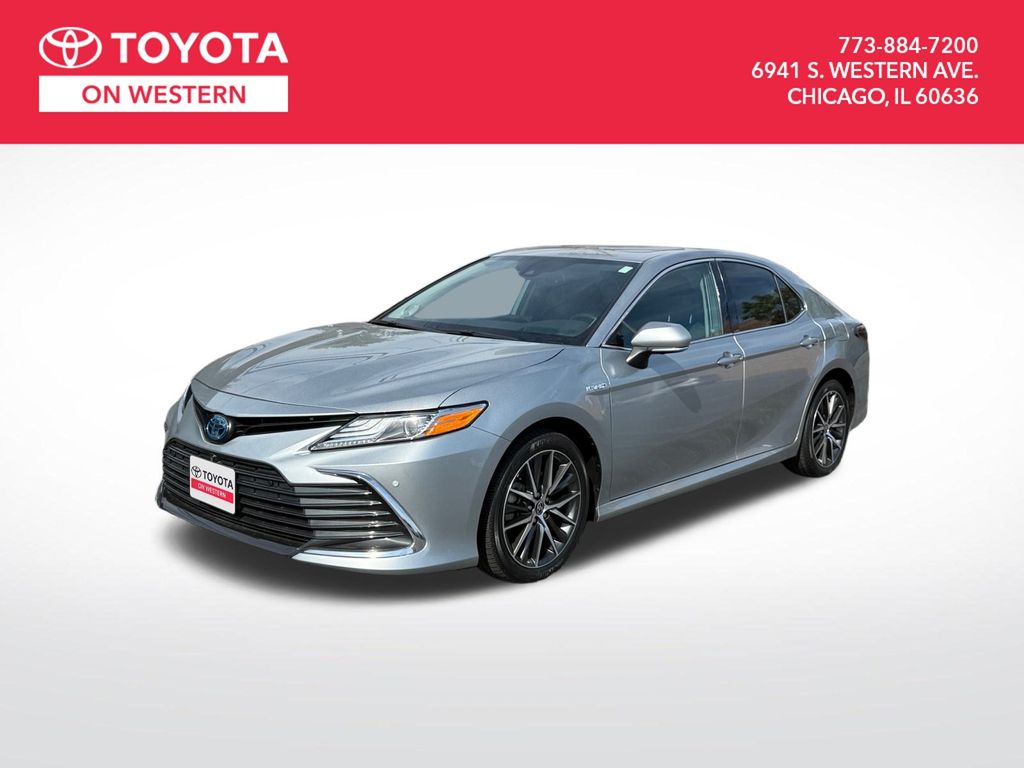 2021 Toyota Camry XLE's photo