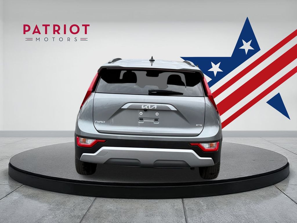 2024 Kia Niro LX photo 4