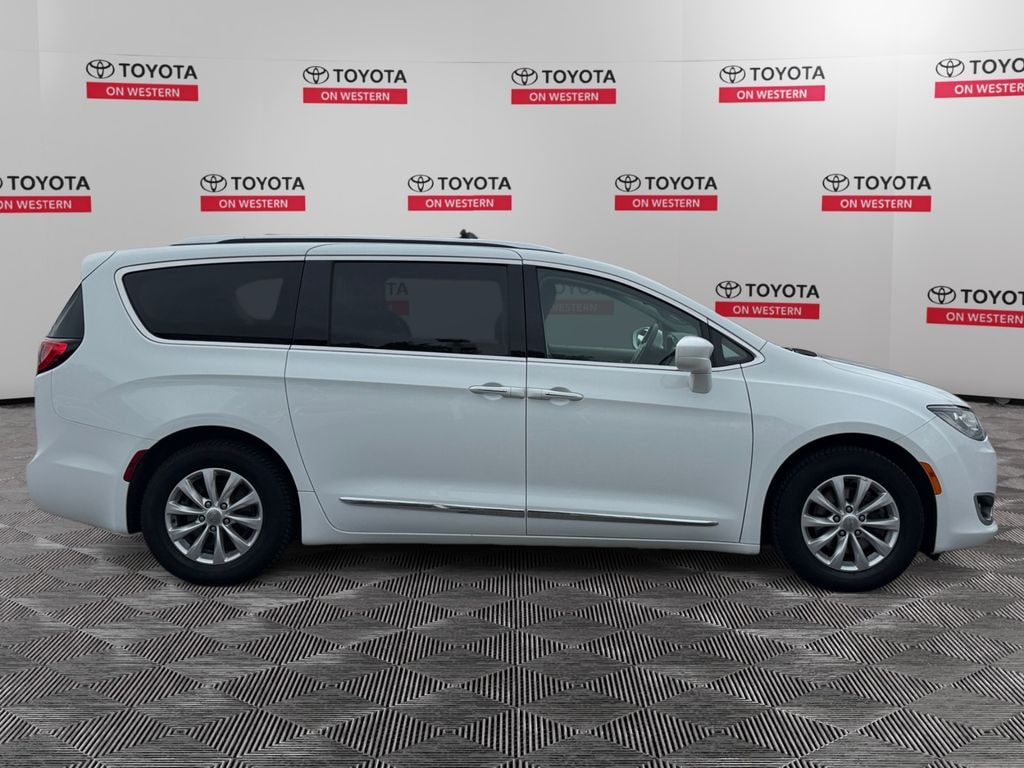 Used 2019 Chrysler Pacifica Touring L Minivan/Van