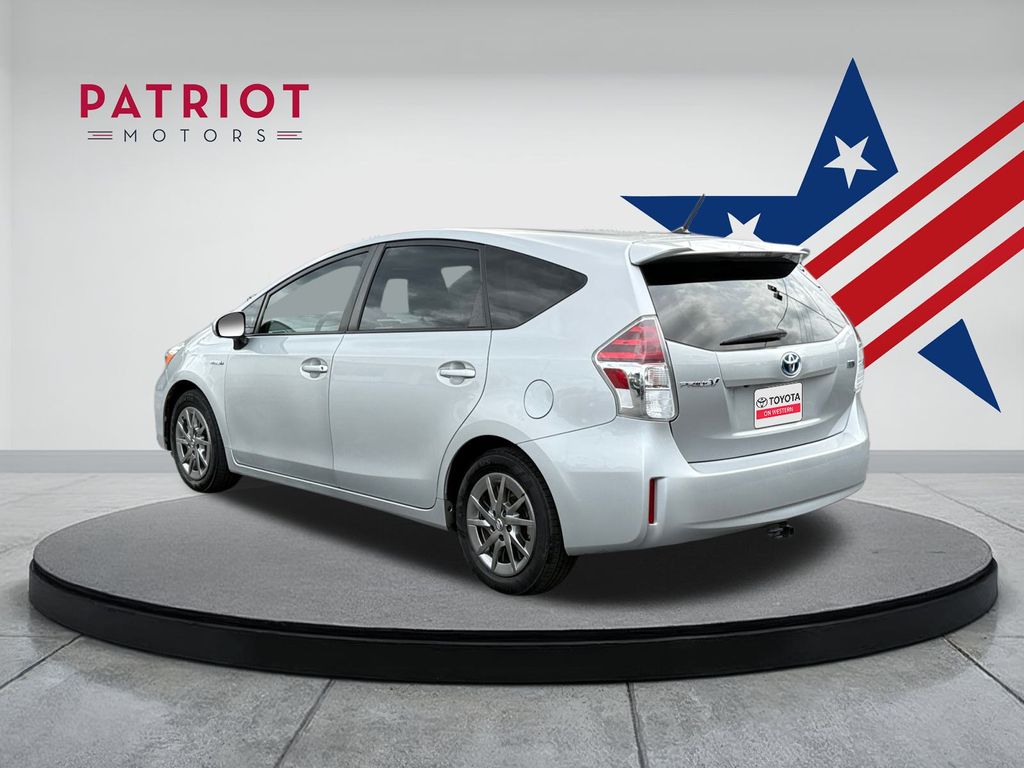 2017 Toyota Prius V Two photo 3