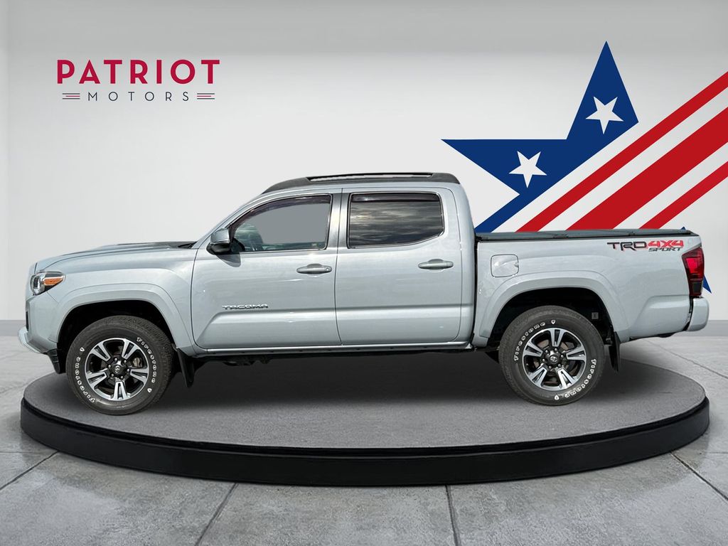 2019 Toyota Tacoma TRD Sport photo 2