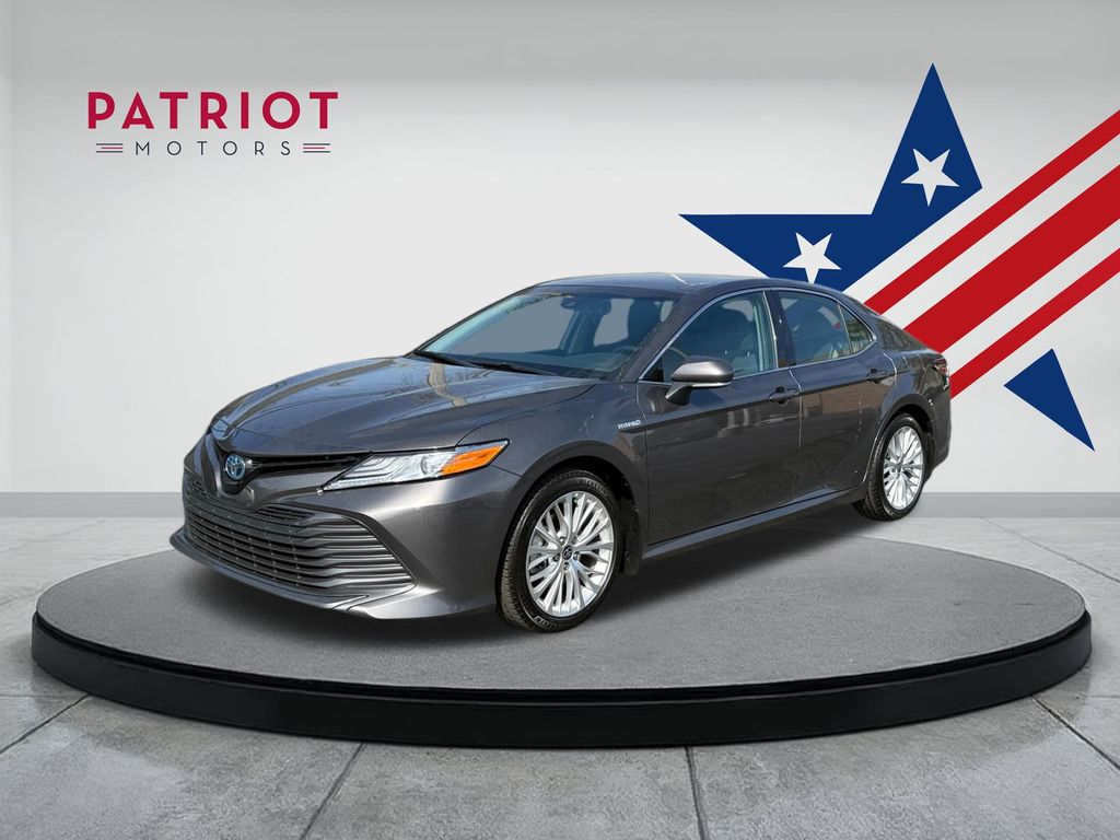 2020 Toyota Camry Hybrid Sedan 