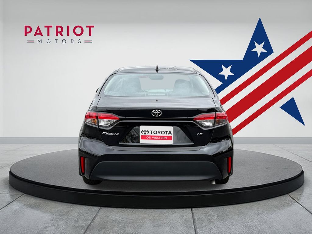 2025 Toyota Corolla LE photo 4