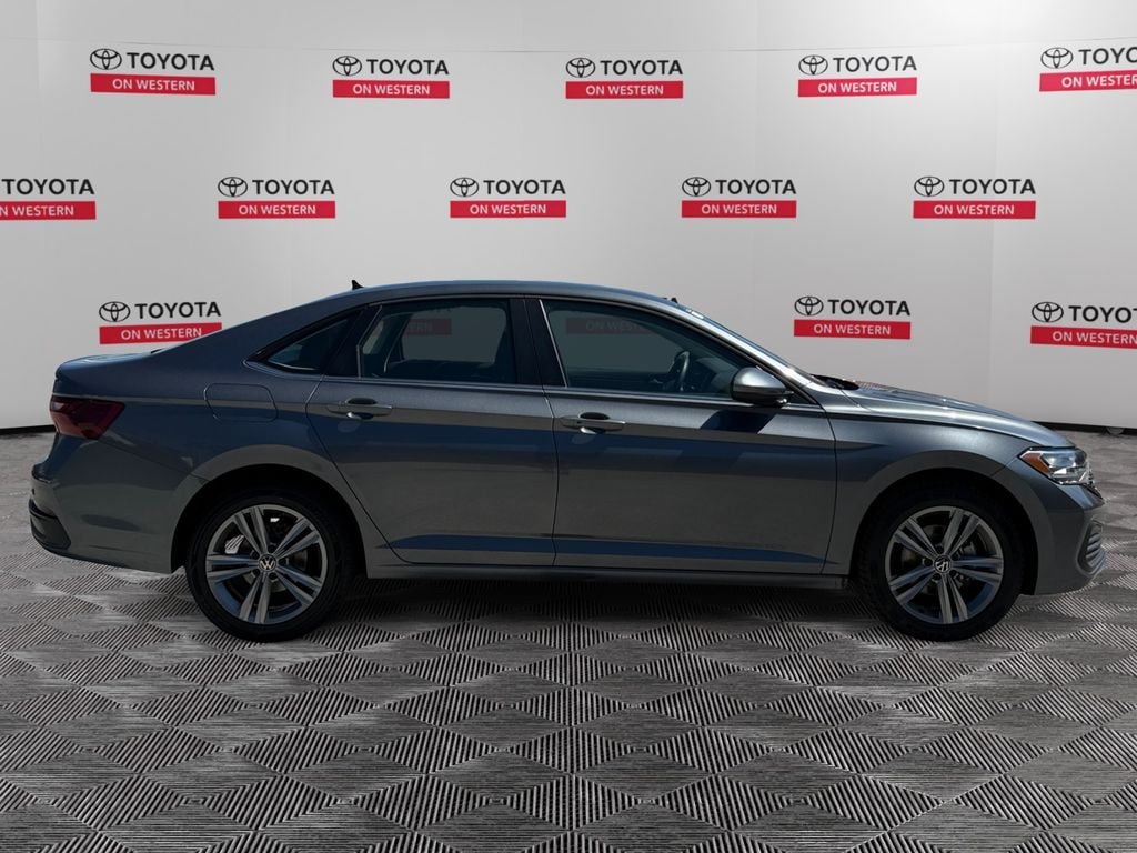 Used 2024 Volkswagen Jetta 1.5T SE Sedan