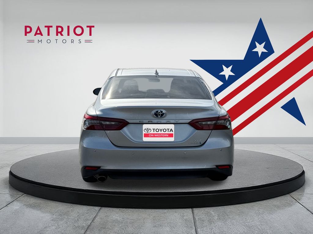 2021 Toyota Camry Hybrid XLE photo 4