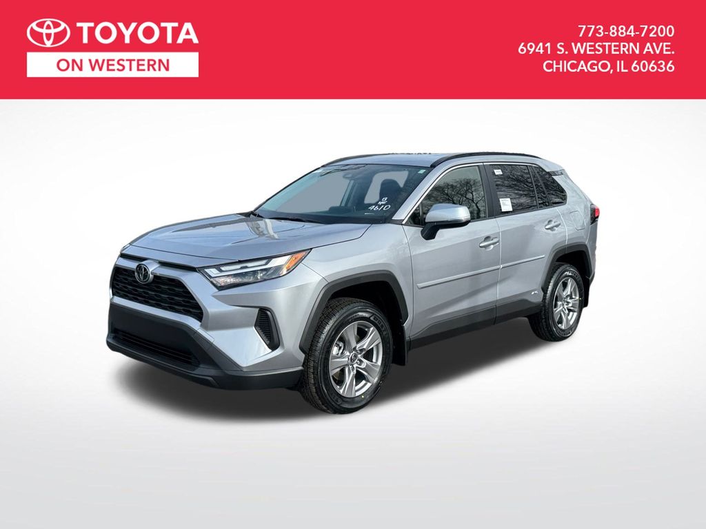 2025 Toyota RAV4 LE's photo