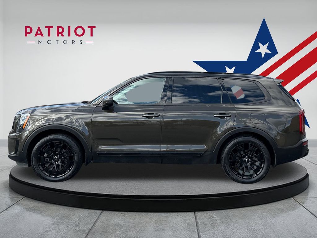 2022 Kia Telluride EX photo 2