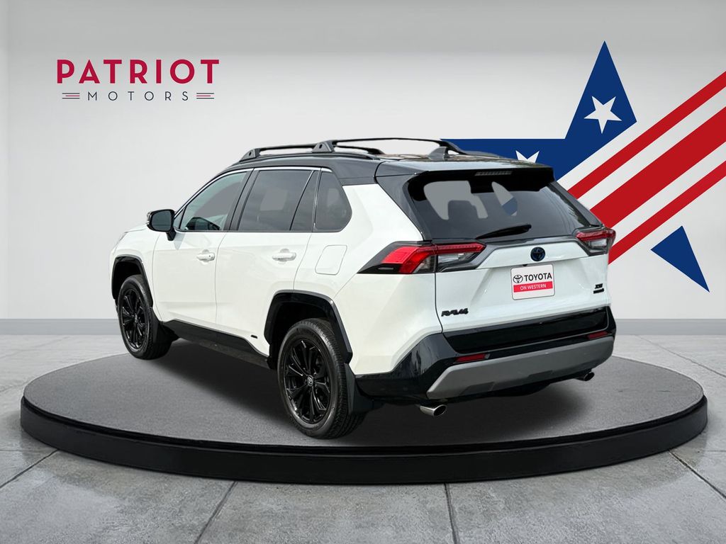 2022 Toyota RAV4 Hybrid XSE photo 3