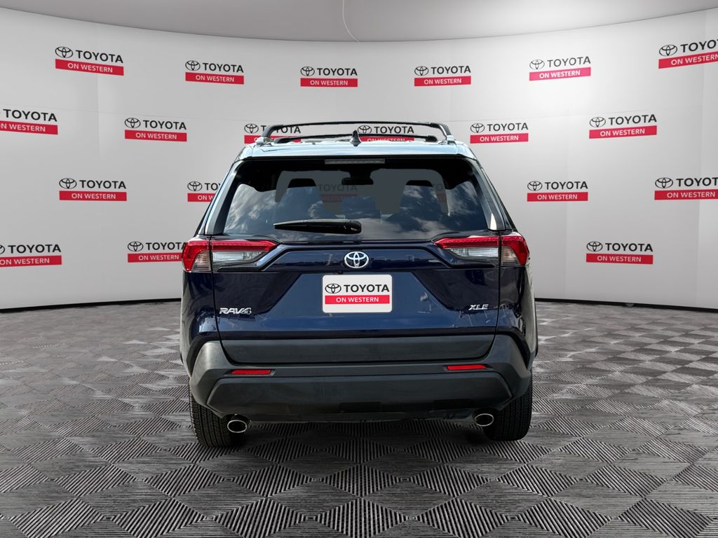 2023 Toyota RAV4 XLE photo 4