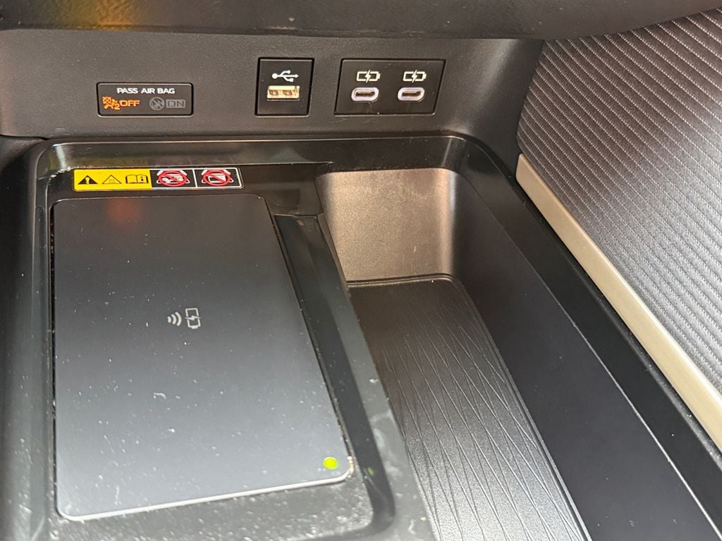 2025 Toyota Camry SE - Photo 34