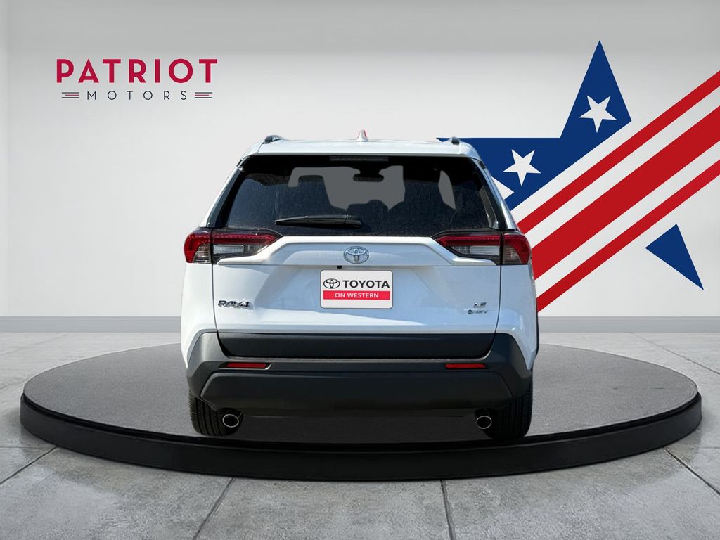 2025 Toyota RAV4 Hybrid LE photo 4