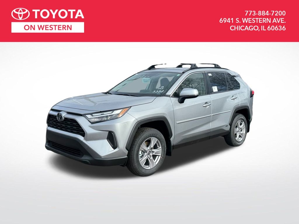 2025 Toyota RAV4 XLE's photo