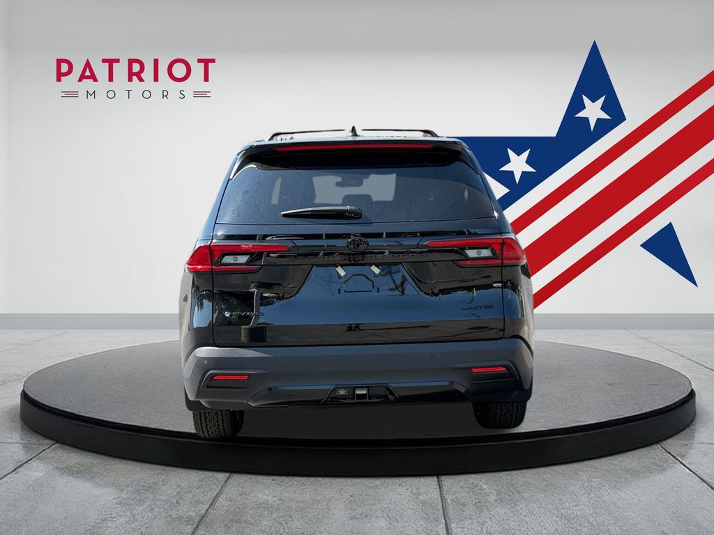 2026 Toyota Highlander Hybrid photo 4