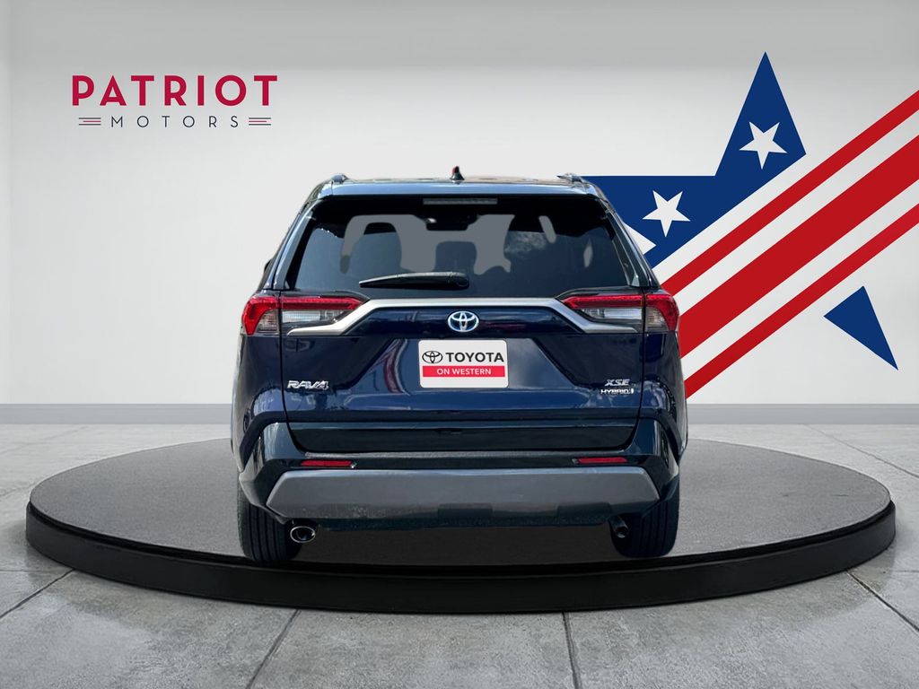 2021 Toyota RAV4 Hybrid XSE photo 4