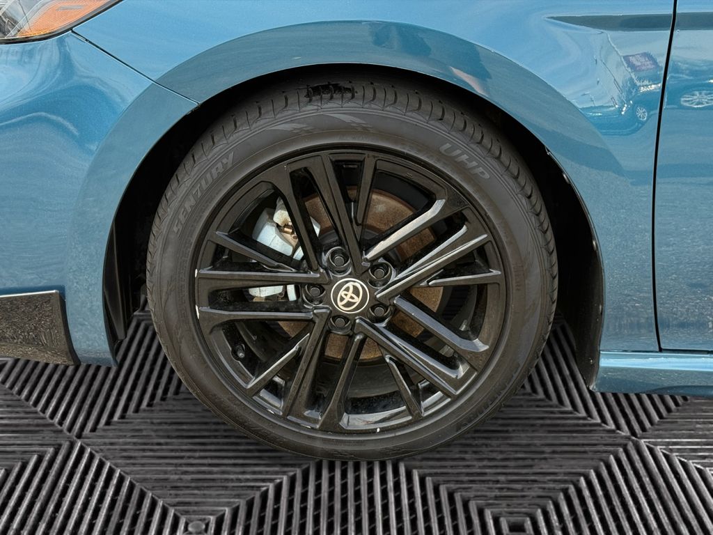 2025 Toyota Camry SE - Photo 14