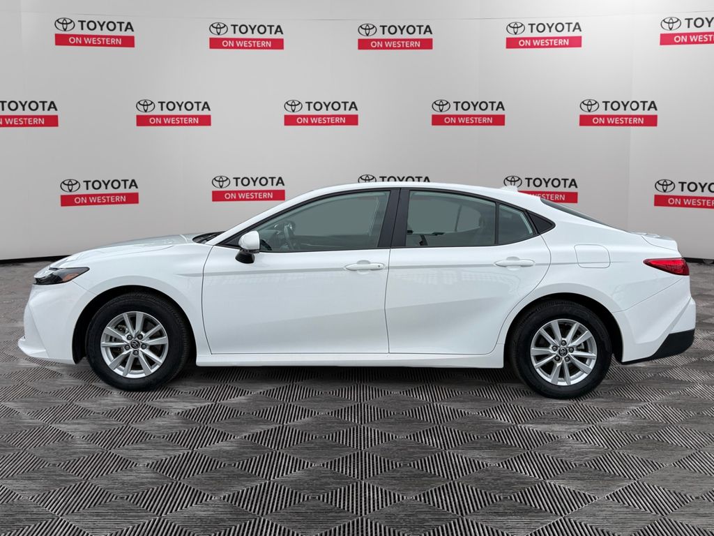2025 Toyota Camry LE - Photo 8