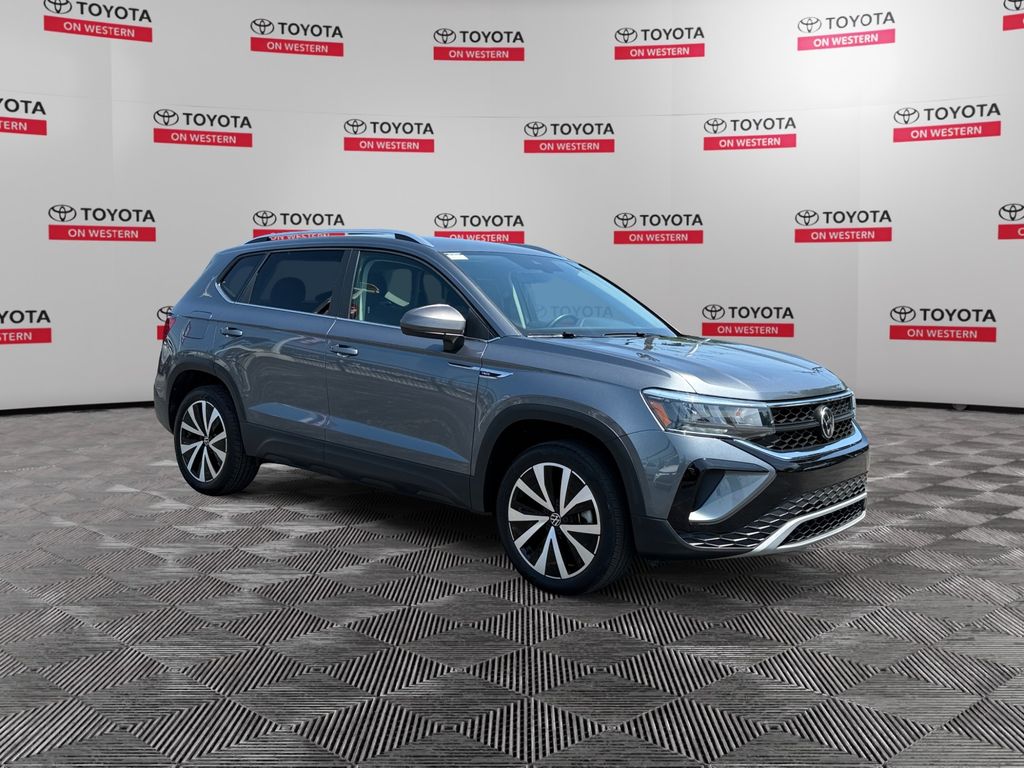 2024 Volkswagen Taos 1.5T SE's photo