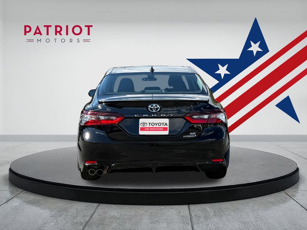2024 Toyota Camry Hybrid SE photo 4