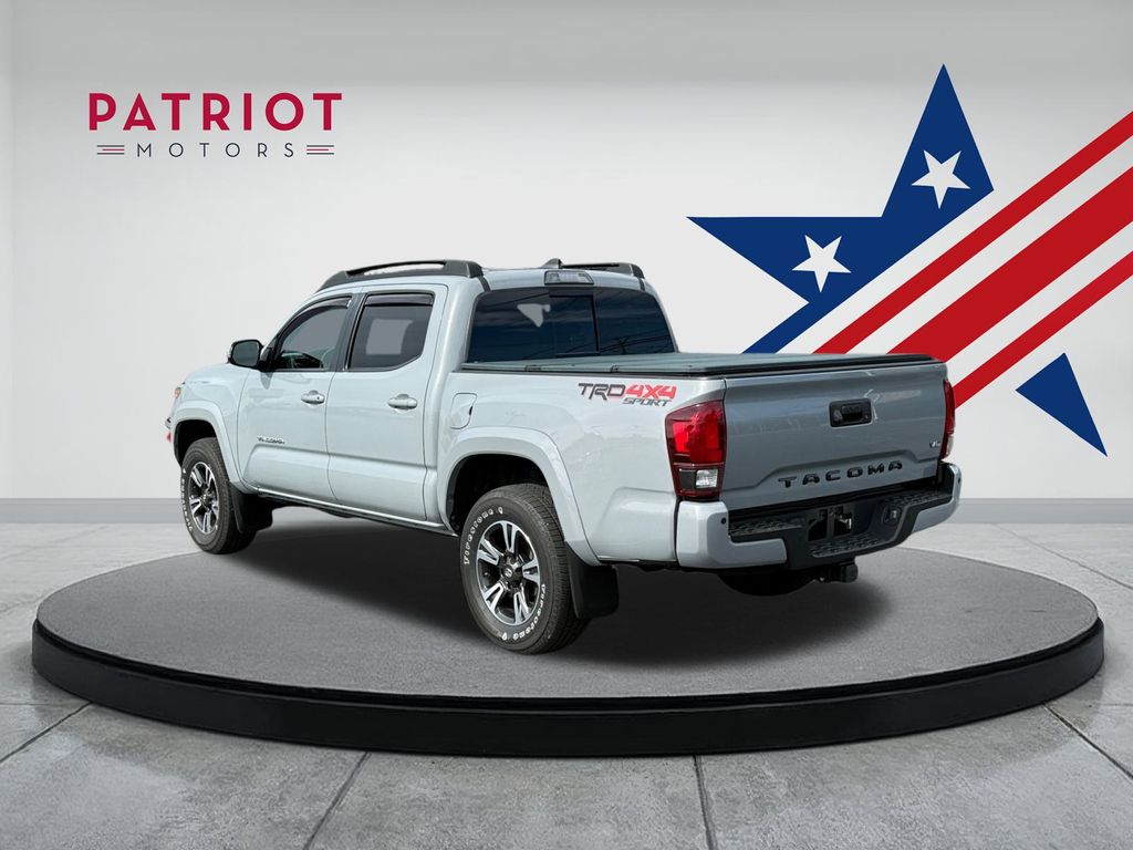 2019 Toyota Tacoma TRD Sport photo 3