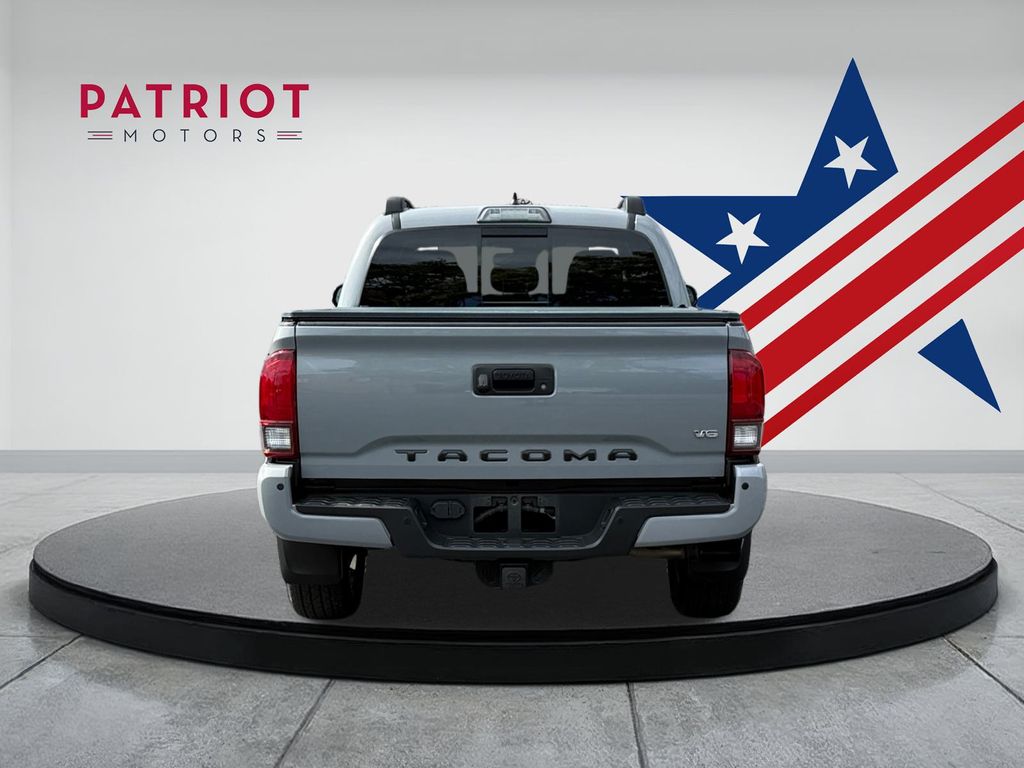 2019 Toyota Tacoma TRD Sport photo 4