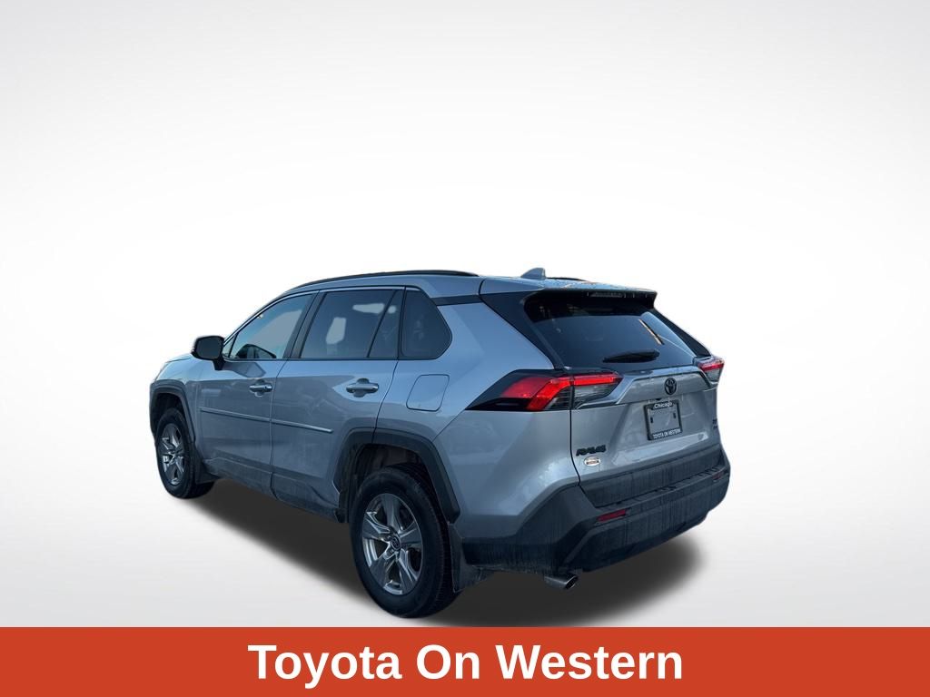 2024 Toyota RAV4 XLE photo 3
