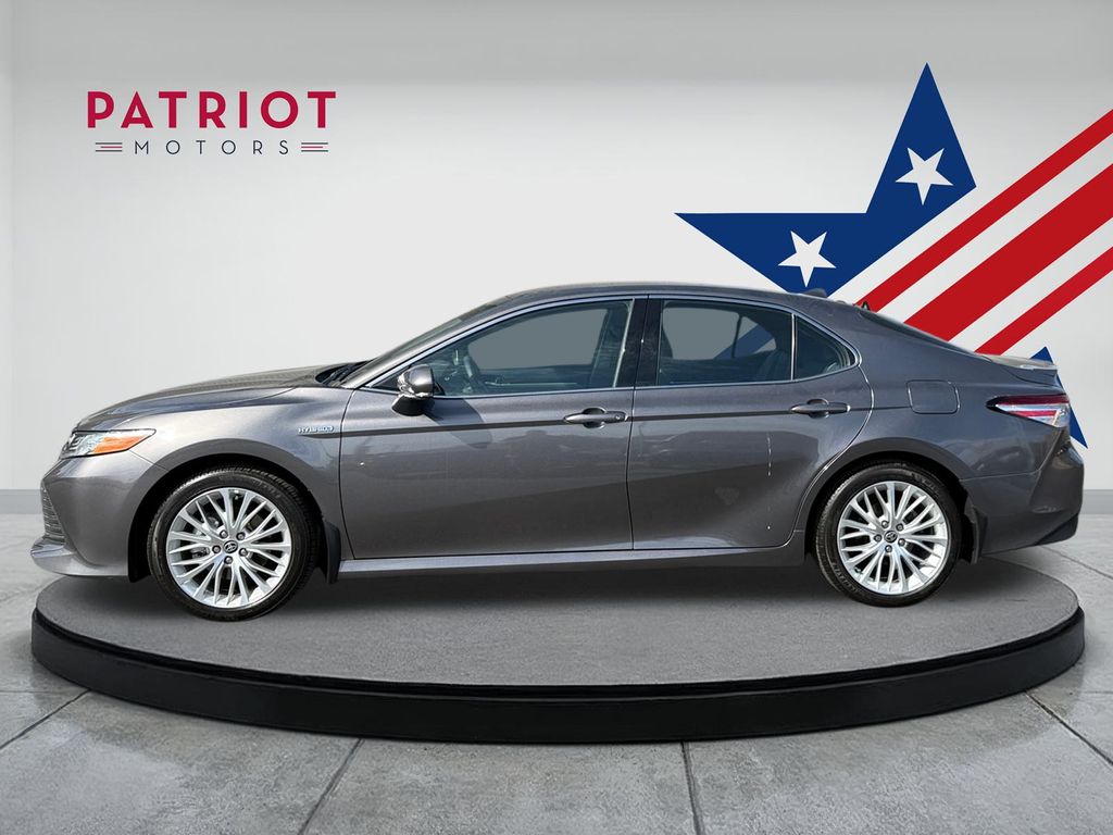 2020 Toyota Camry Hybrid XLE photo 2