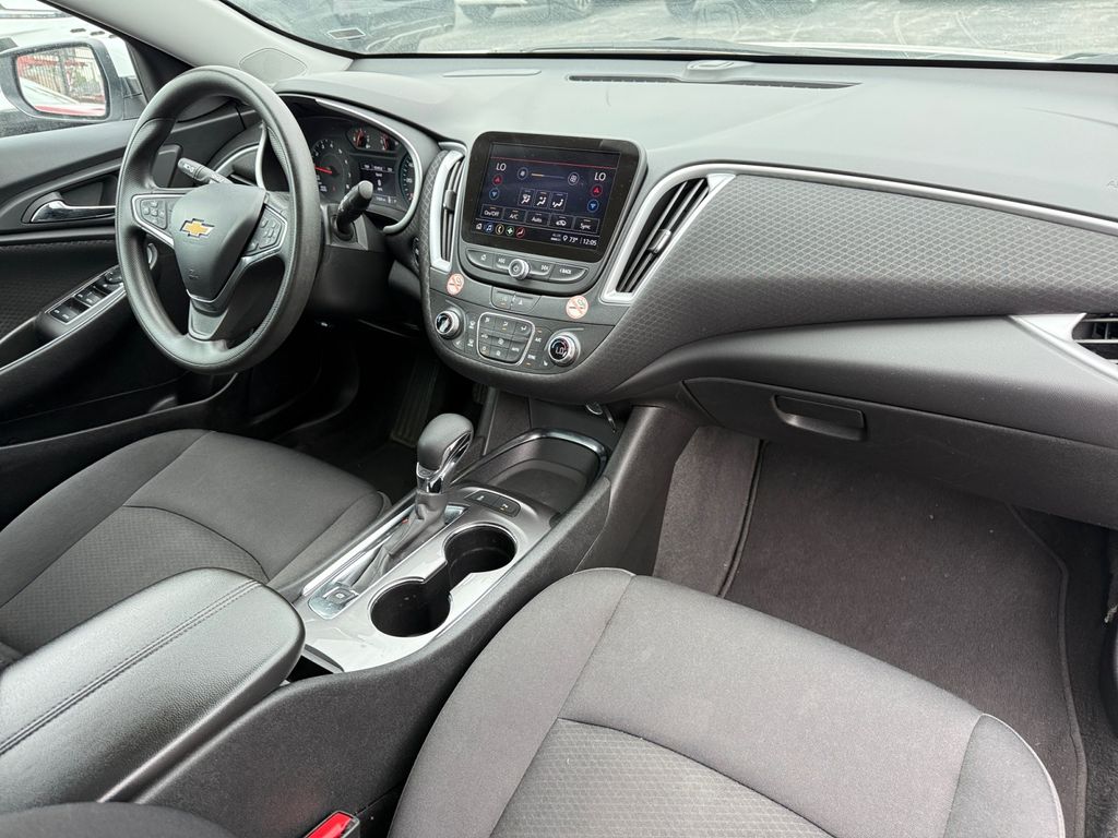 2024 Chevrolet Malibu 1LT - Photo 17